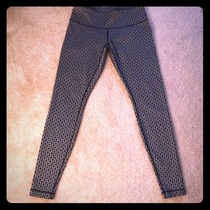 ⏭ Lululemon Low-Rise Wunder Under Pants ⏮